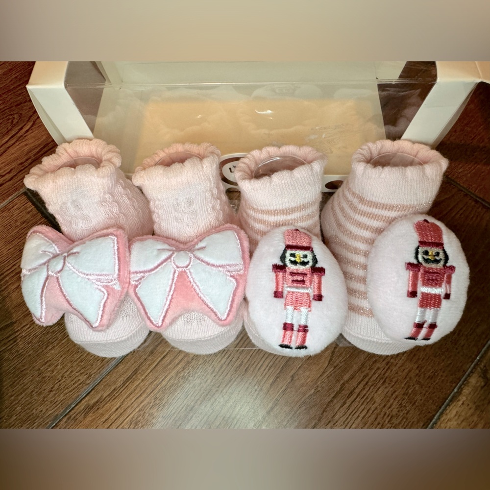 ⭐️ LITTLE ME 2 PAIRS RATTLE BOOTIES - Picture 1 of 4